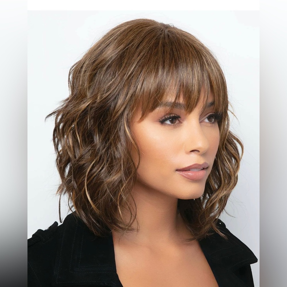 Renè of Paris Breezy Wavez wig in Marble Brown
